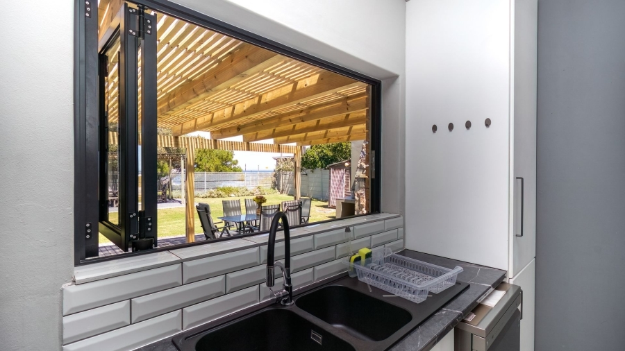 4 Bedroom Property for Sale in Sandbaai Western Cape